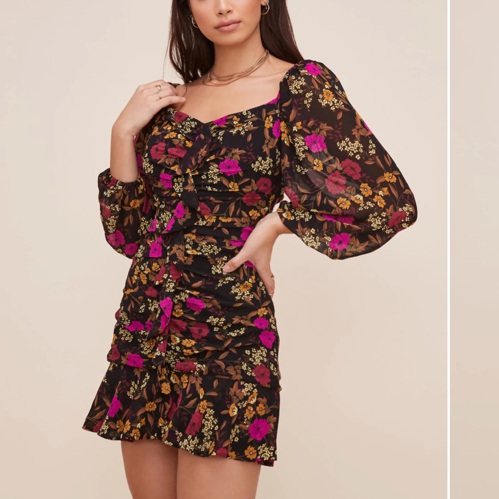 ASTR the label FLORAL SWEETHEART RUFFLE FRONT DRESS